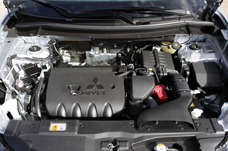  Mitsubishi Outlander 2014 года  (фото 27 из 136)